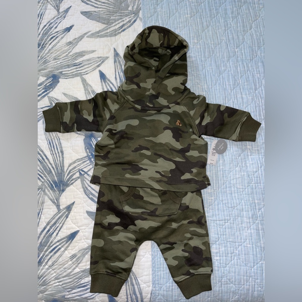 Gap Baby Camo Sweat Suit 3-6 months